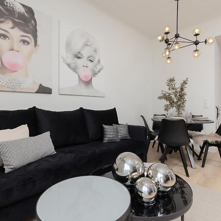 Fashionable City Center Apartment By Noclegi Renters 바르샤바 외부 사진